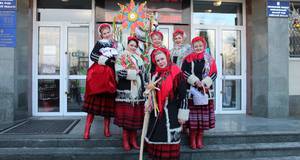 Співали, танцювали та народ звеселяли: у Борисполі відгуляли «Калейдоскоп Різдвяних свят»