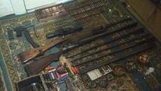 Значний арсенал зброї та набої виявили патрульні у будинку бориспільця. Фото